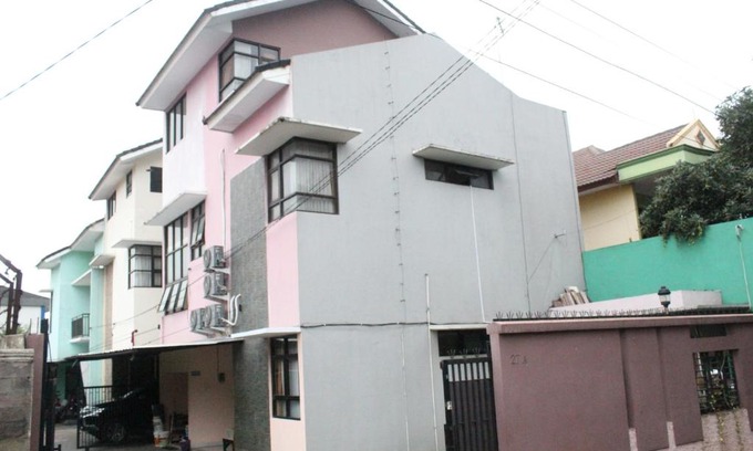 Depok Hotel | Budget-Friendly Child-Friendly Stay at Raihan Residence