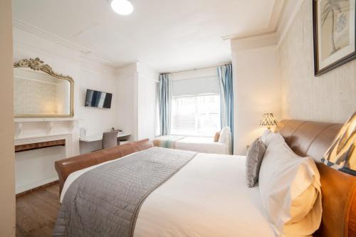 Summertown Hotel | Convenient Family Stay at OYO Lonsdale Guest House