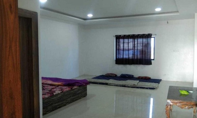 Shujalpur Hotel | Budget-Friendly Stay at OYO Nirmal Shree Garden with Breakfast