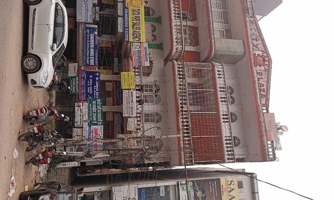 Old Gurgaon Hotel | Budget-Friendly OYO Sk Residency with Breakfast Near Star Mall