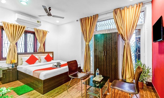 Sector 1 Hotel | Budget-Friendly Stay at OYO Tanishk Residency with Breakfast