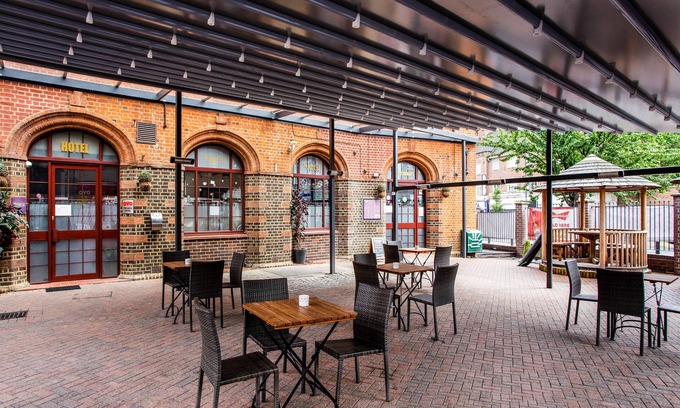 Tokyngton Hotel | Budget-Friendly Stay at OYO The Arch, Wembley Stadium