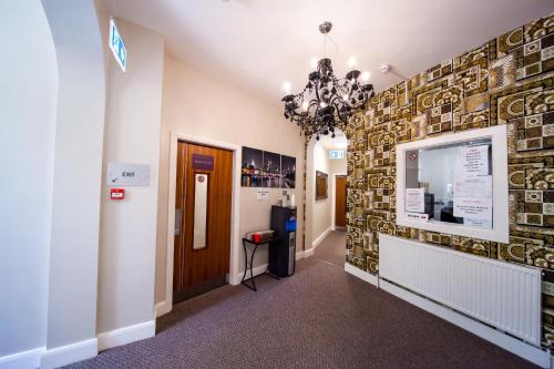 Tokyngton Hotel | Convenient Stay at OYO The Arch near Wembley Stadium