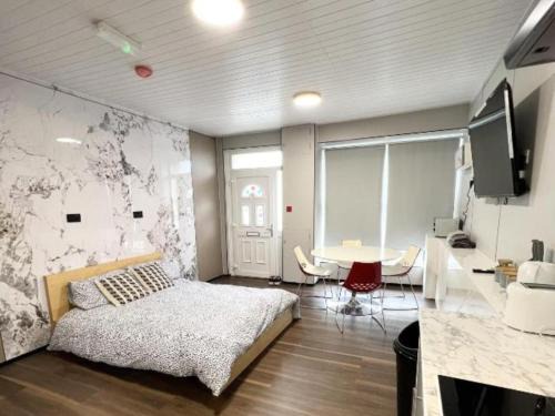 Pembroke Dock House | Modern Welsh Holiday Accommodation with Family Amenities