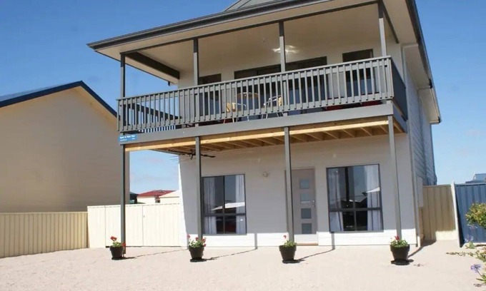 Dalrymple House | Experience Oysta la Vista - Your Family-Friendly Escape!