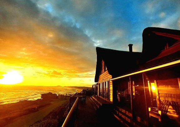 Oyster Bay Bed & Breakfast | Oyster Bay Beach Lodge: Pet-Friendly Oceanfront Retreat