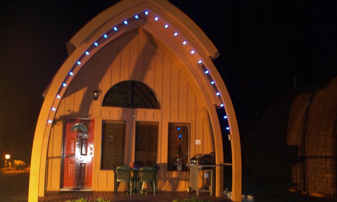 Campbell River Hotel | Discover Oyster Bay Resorts: Family-Friendly Retreat with Hot Tub