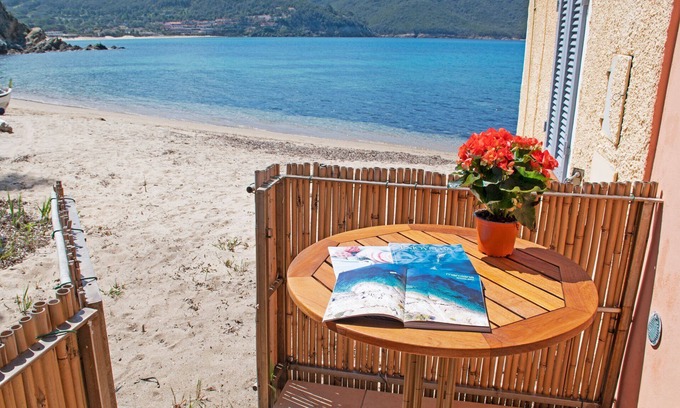 Scaglieri Apartment | Relax at Oyster Beach - Studio with Family-Friendly Amenities