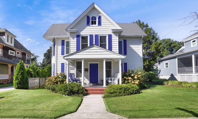 Cape Charles House | Oyster Shack - true gem in heart of downtown!