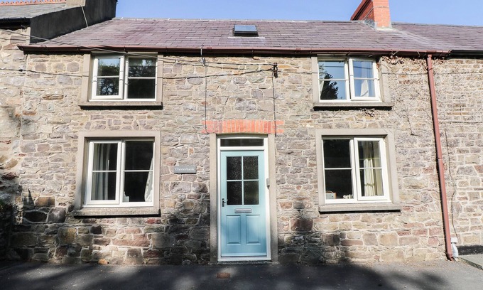 Llangwm Cottage | Family-Friendly OYSTERBANK COTTAGE in Llangwm, Pembrokeshire
