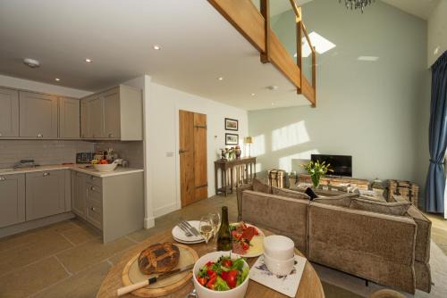 Murthly House | Oystercatcher: Oceanfront Retreat with Family-Friendly Vibes