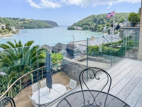 Dartmouth House | Experience the Oystercatcher: Family-Friendly Retreat with Hot Tub