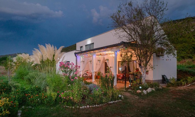 Mostar Cabin | Experience OZ - Obecana Zemlja: Pet-Friendly Oceanfront Retreat