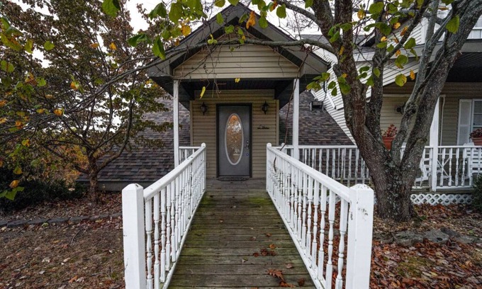 Ponce De Leon Bed & Breakfast | Serene Ozark Couples Retreat – Ideal for Family Getaways