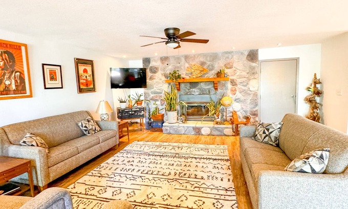Roach House | Discover Ozark Outing: Breathtaking Lake Views & Pool Access