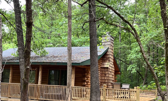 Shell Knob House | Idyllic Ozarks Cabin with Pool and Lake Views