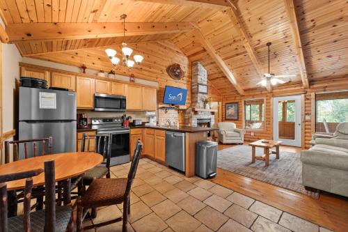 Branson Cabin | Inviting Holiday Homes in Branson, MO with Pool Access