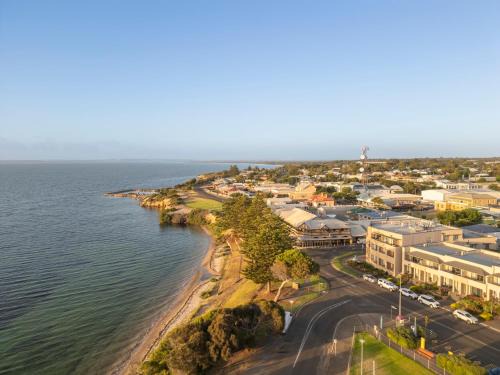 Kingscote Hotel | Cozy Oceanfront Escape at Aurora Ozone Hotel, Kangaroo Island
