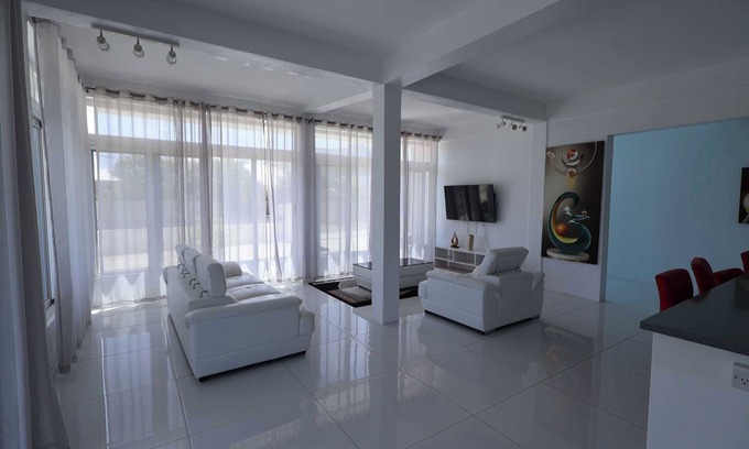 Rodney Bay Villa | Discover PÀRIS Villas: 2BD Villa with Ocean View