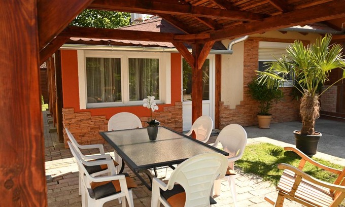 Gyula Apartment | Highly Rated Pálma Apartman with Family-Friendly Amenities