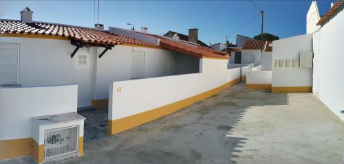 Banzao House | Inviting Páteo Badajoz: Family-Friendly with Breakfast Included