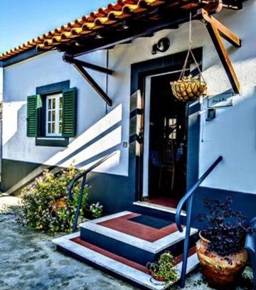 Setubal House | Discover Páteo Memória: Cozy Stay with Hot Tub Access