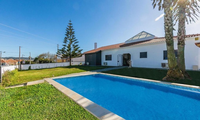 Mafra Apartment | Discover Pátio Português: 10/10 Stay with Pool & Kitchen