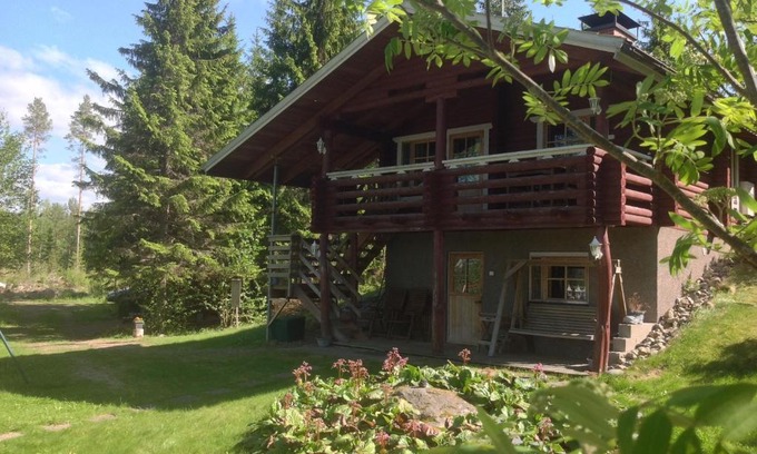 Toivakka House | Relaxing Päivänsäde Cottage with Ocean View & Hot Tub