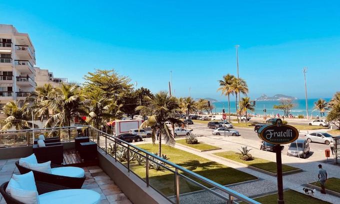 Barra da Tijuca Apartment | Beachfront Bliss: 4-Star Apartment with Ocean View & Pool