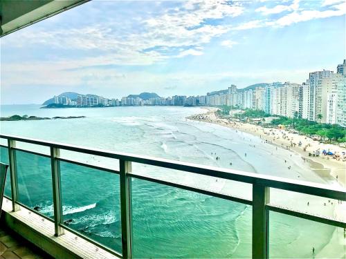 Morro do Maluf Apartment | Oceanfront Pé na Areia Pitangueiras with Pool & Hot Tub