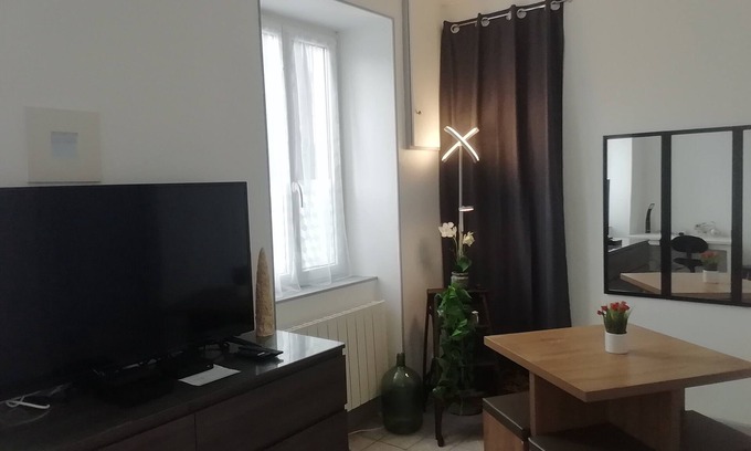 Fourchambault Apartment | Discover Pégase: Pet-Friendly Retreat with Private Terrace