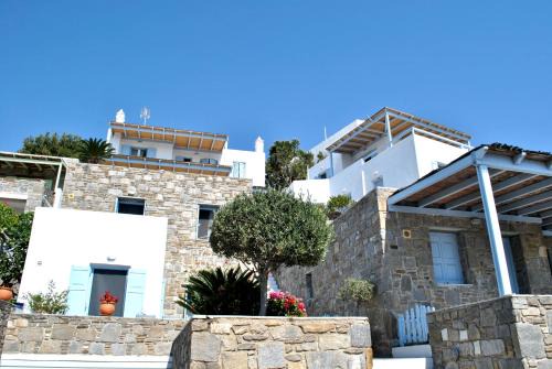 Livadi Villa | Experience Pénde Traditional Villas with Family-Friendly Comfort