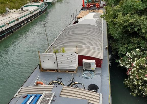 Beaucaire Bed & Breakfast | Exceptional Stay at Péniche Chopine with Delightful Dining