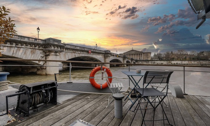 Saint-Germain-l'Auxerrois Boat Rental | Elegant Péniche Luxe with Eiffel View and Spa Amenities