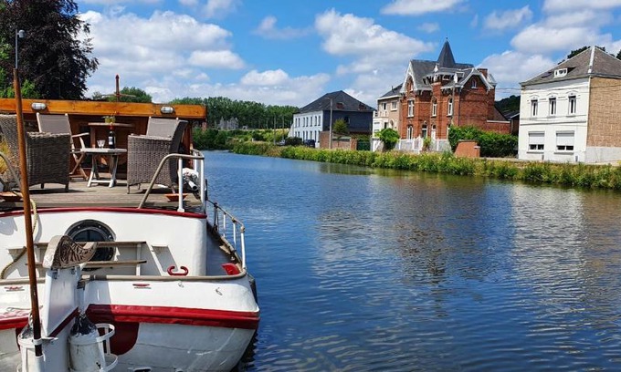 Thuin Boat Rental | Guest Rated 10/10: Péniche Sir Lancelot - Pet Friendly Escape