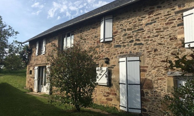 Beynat House | Idyllic Périgord Country House with Ocean Views & Spa