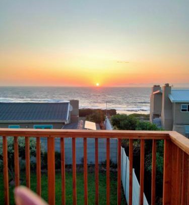 Gansbaai House | Charming Pêrel of Perlemoenbaai - Child Friendly Retreat