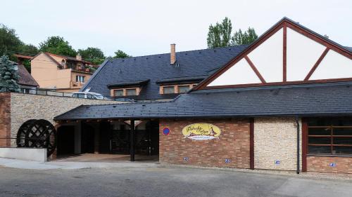 Marianka House | Welcoming Pútnický mlyn: Family-Friendly & Accessible Stay