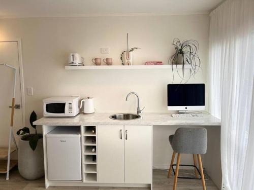 Papamoa Beach Apartment | Experience Pāpāmoa Beach Studio Oasis: Guest Rated 9.5/10