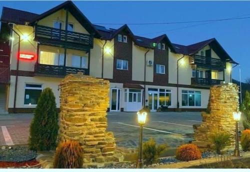 Campulung Moldovenesc Hotel | Eco-Friendly Retreat at Păunașul Codrilor: Rated 9/10