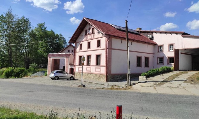 Mirkov House | Delightful Farm Stay with Pet and Child-Friendly Options