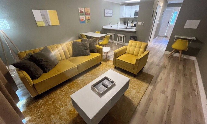 Southeast Pensacola House | Experience Comfort at P-Cola's Family-Friendly Townhome