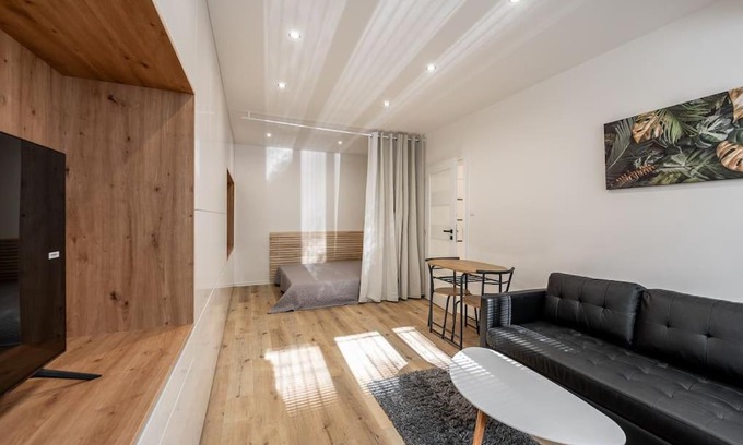 Juh Apartment | Contemporary Apartment Near City Center: Pet Friendly Stay