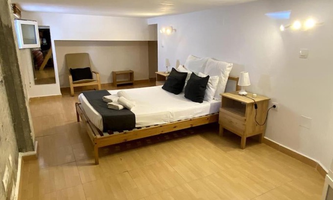 Ciudad Jardin Apartment | Family-Friendly Stays at P&P Serrano Fernandez - 8.2/10 Rating