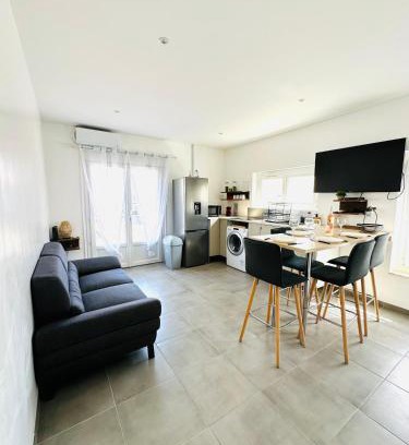Le Grau-dʼAgde Apartment | Cozy Oceanfront Retreat: P’tit bonheur with Family-Friendly Amenities