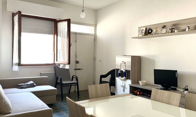 Porto Recanati Apartment | P033 - Porto Recanati, delightful four-room apartment facing the sea