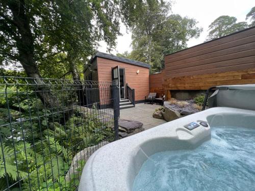Bethesda House | Welcoming P56 Studio Pod with Private Hot Tub