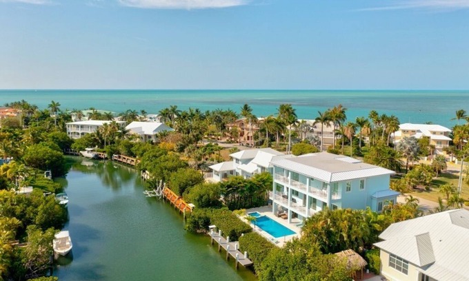 Coury House | Exceptional Stay at P70 - 170 14th in Key Colony Beach