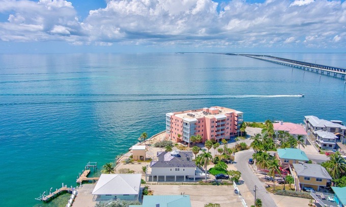 Marathon House | Waterfront Retreat: 2 Bed, 2 Bath Home with Pool & Breakfast