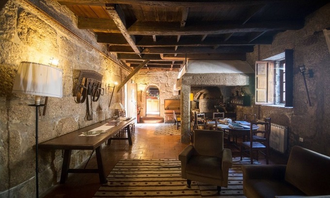 Nespereira Bed & Breakfast | Relax at Paço de São Cipriano with Pool and Spa Amenities